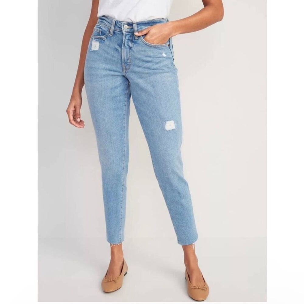 Old Navy Curvy High-Rise OG Straight Distressed Jeans in Alma Women’s Size 2